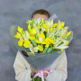 Букет из 33 желтых ирисов