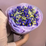 Букет из ирисов и ромашек