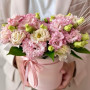 Композиция 11 розовых эустом в коробке